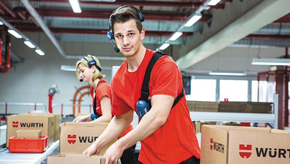 Customer service warehouse logistics