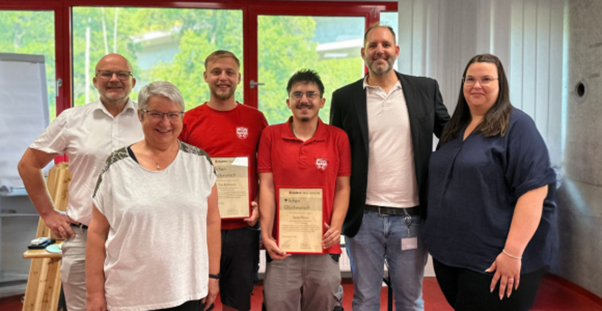 Ausbildungsabschluss bei WLC Würth-Logistik, v.l.n.r. Klaus Groninger, Beate Altrieth, Tim Römmich, Sedat Ekinci, Marcus Maleika, Sina Ostertag. Bildrechte: WLC Würth-Logistik